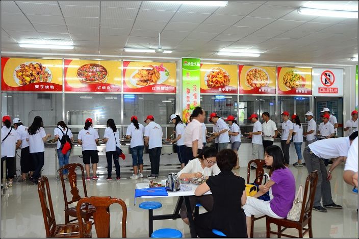 食堂承包公司的綠色健康食品讓員工吃得放心！