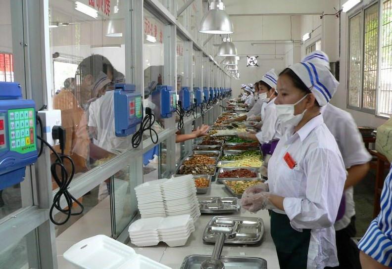 他們為什么選擇外包食堂？